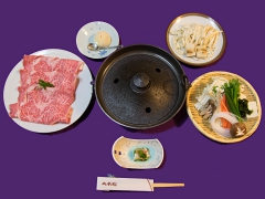 小山市の老舗の和牛料理(ステーキ・しゃぶしゃぶ・すき焼き)のお店「二本松」。しゃぶしゃぶセットの画像。