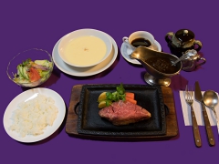 小山市の老舗の和牛料理(ステーキ・しゃぶしゃぶ・すき焼き)のお店「二本松」。ステーキセットの画像。