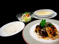 小山市の老舗の和牛料理(ステーキ・しゃぶしゃぶ・すき焼き)のお店「二本松」。和牛ハンバーグ・ビーフシチューの画像。